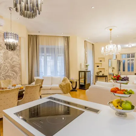 Principe Luxury Next To Parliament Apartment